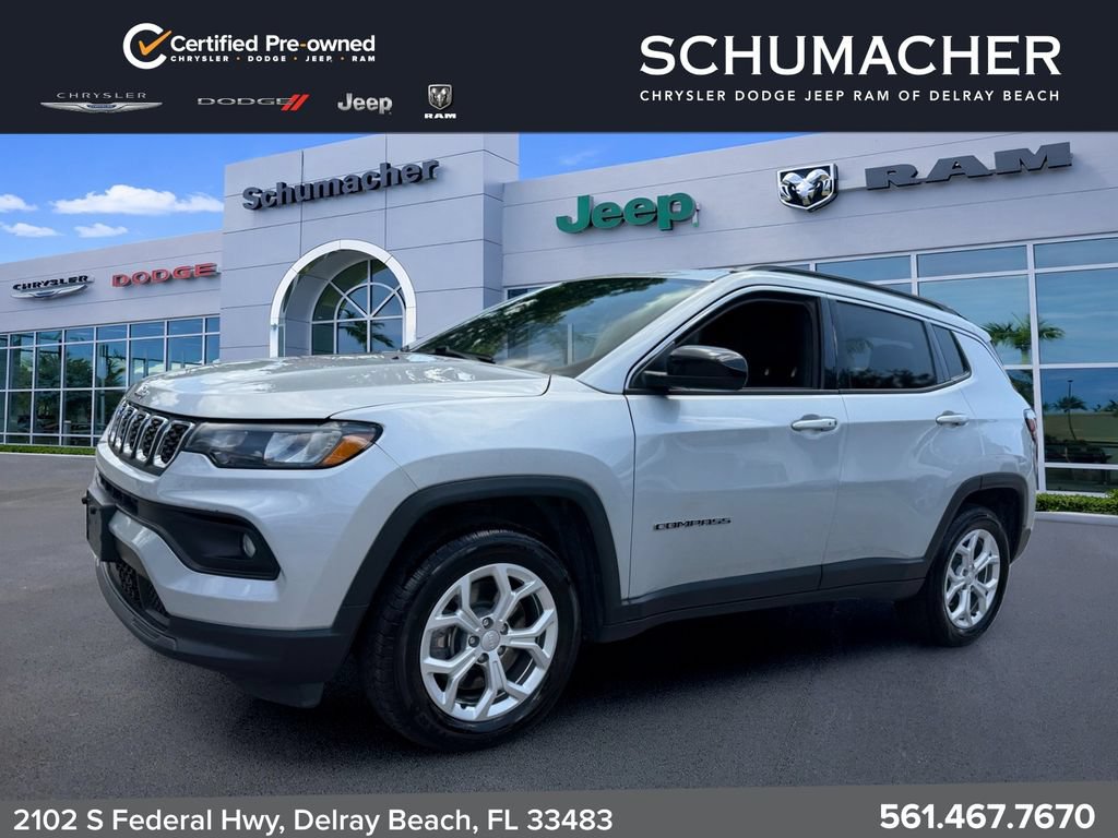 Used 2024 Jeep Compass Latitude AWD/4WD image 3