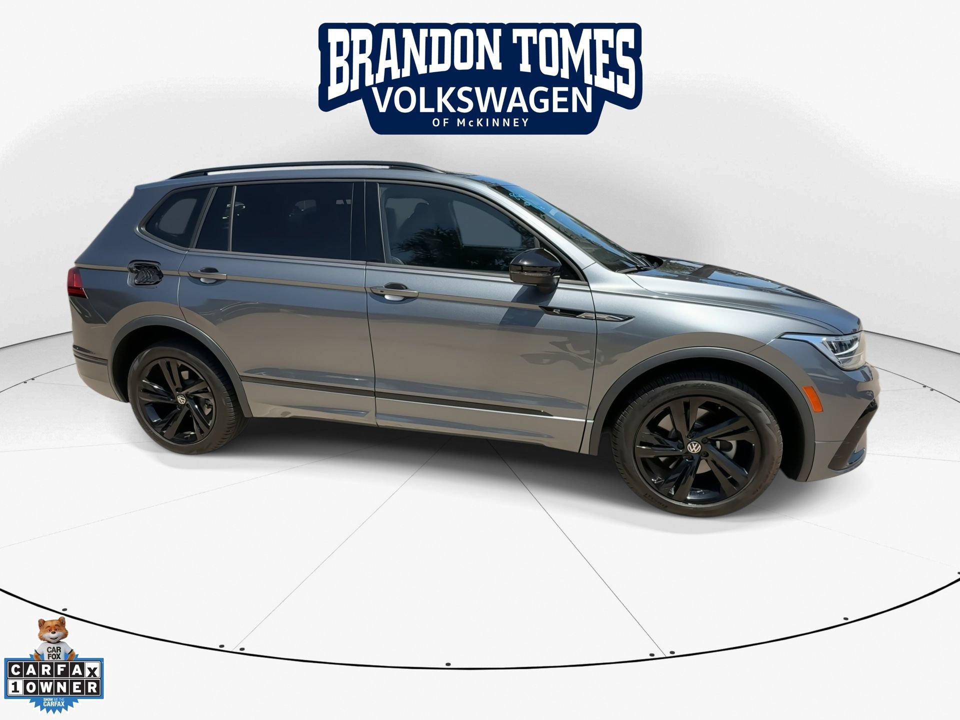 Certified 2024 Volkswagen Tiguan SE R-Line FWD image 2
