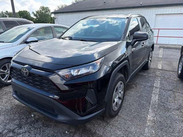 Used 2021 Toyota RAV4 LE FWD image 1