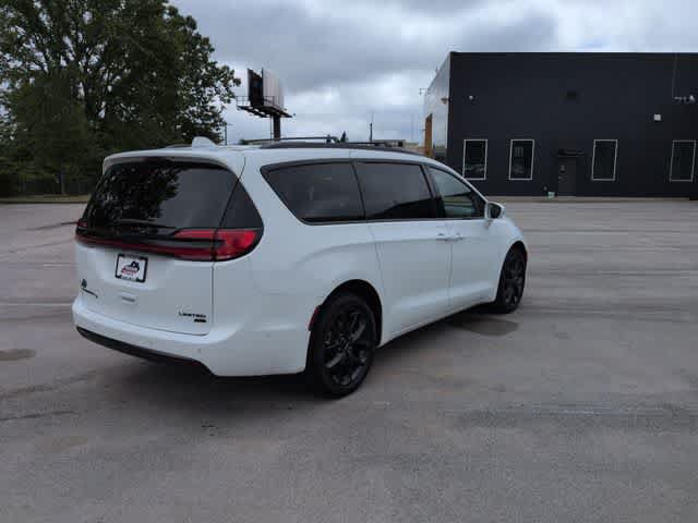 Used 2022 Chrysler Pacifica Limited w/ Uconnect Theater Family Group AWD/4WD image 8