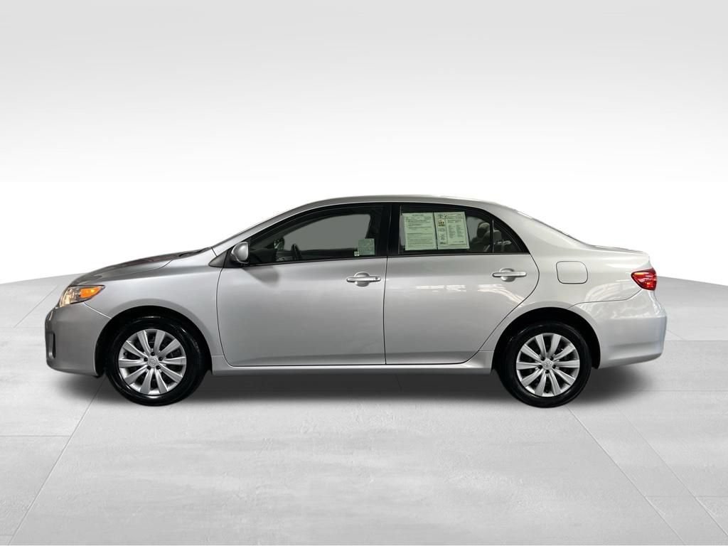 Used 2013 Toyota Corolla LE FWD image 2
