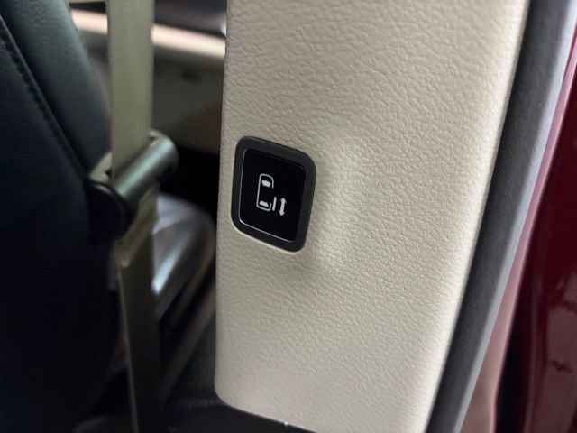 Used 2018 Chrysler Pacifica Touring-L FWD image 15