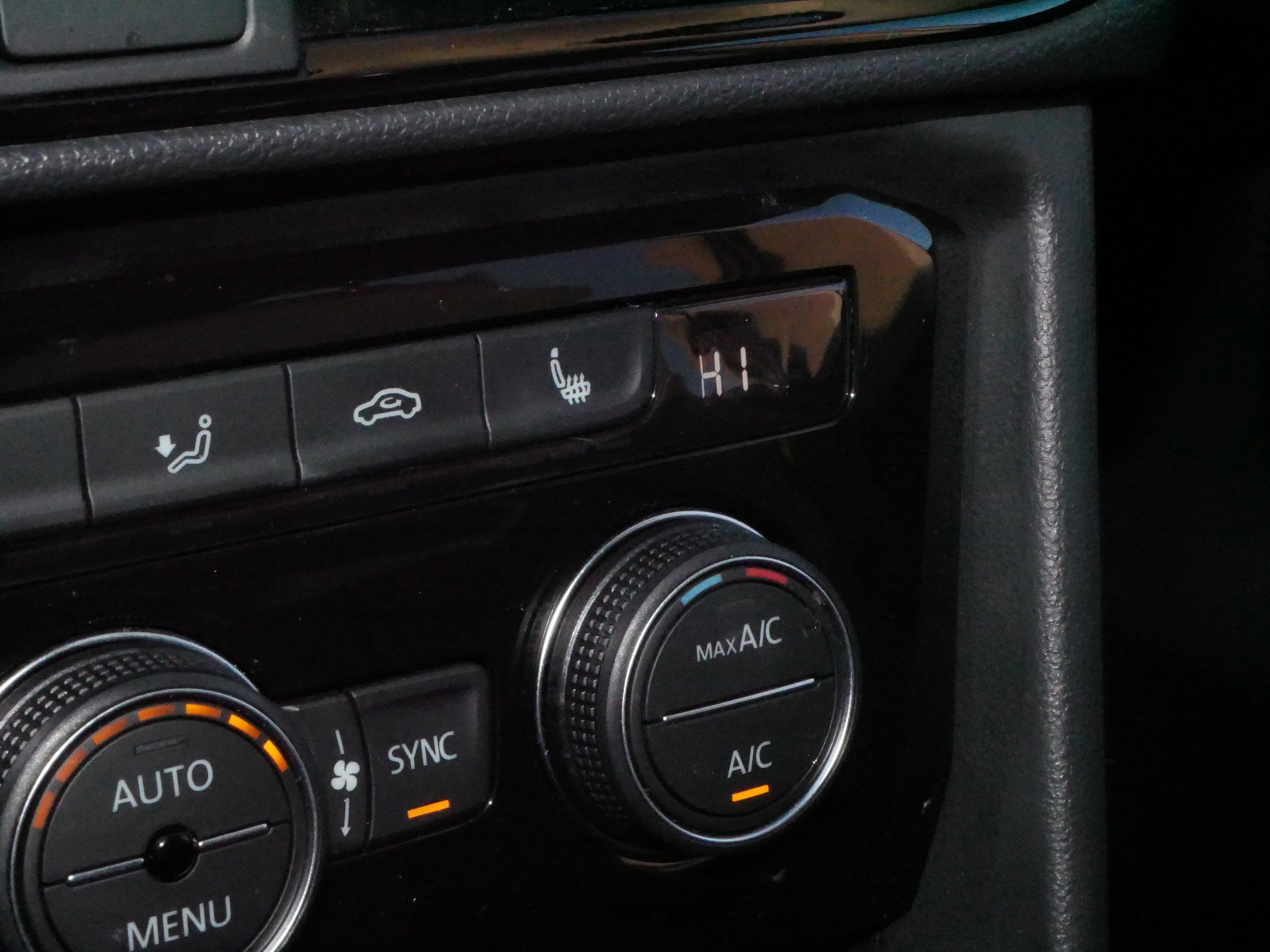 Certified 2024 Volkswagen Taos SE w/ Panoramic Sunroof Package image 32