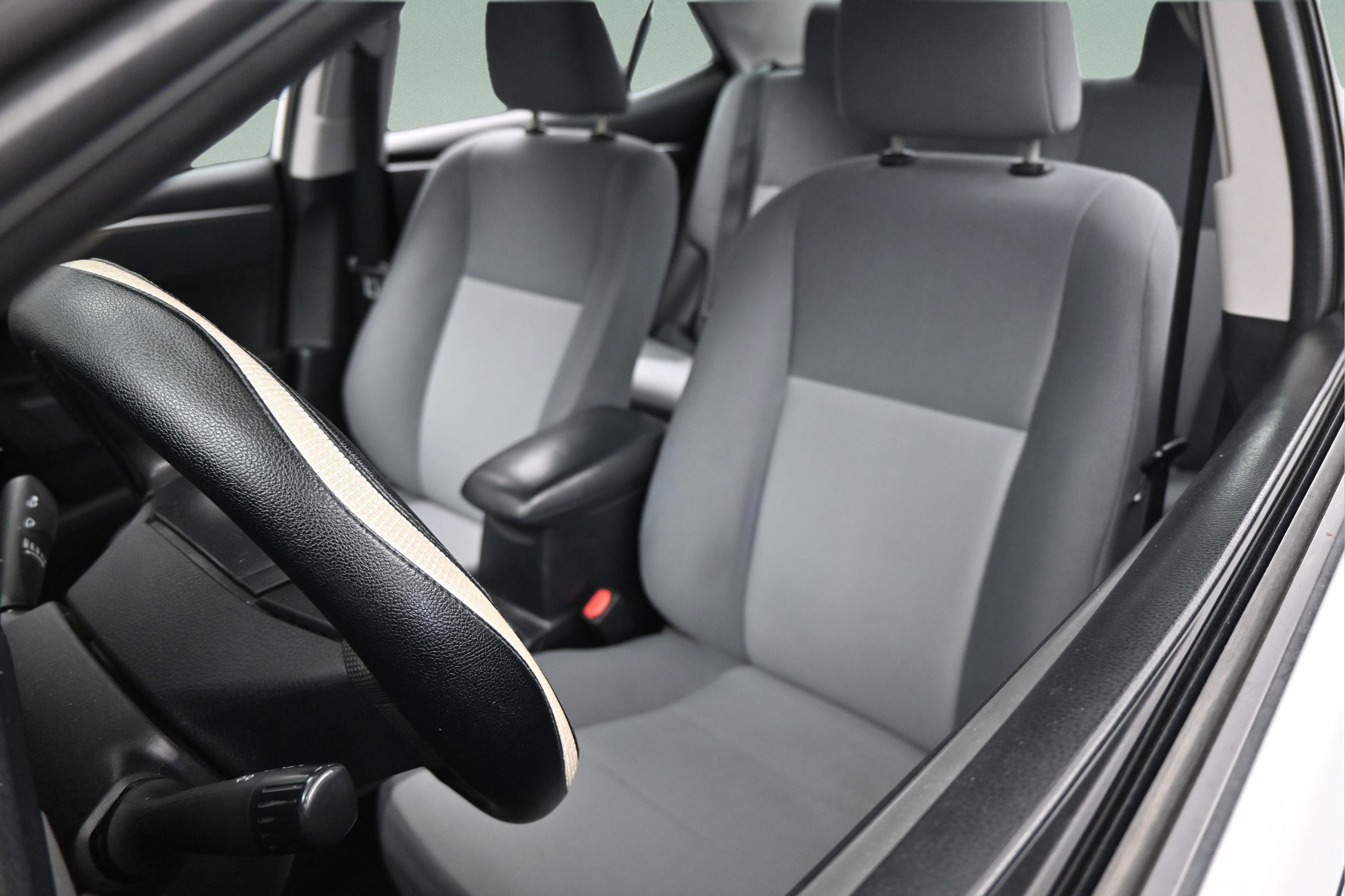Used 2016 Toyota Corolla L FWD image 34