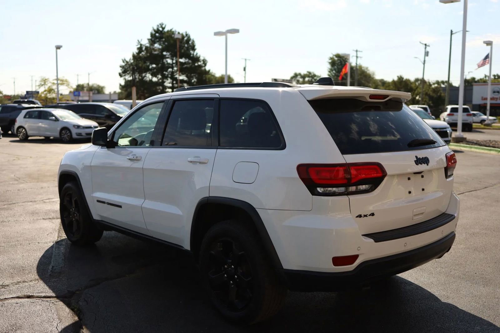 Used 2018 Jeep Grand Cherokee Laredo image 7