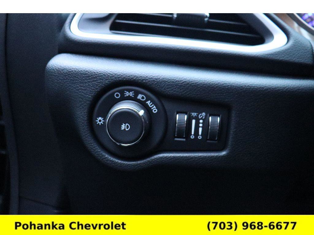 Used 2025 Chrysler Pacifica Select image 19