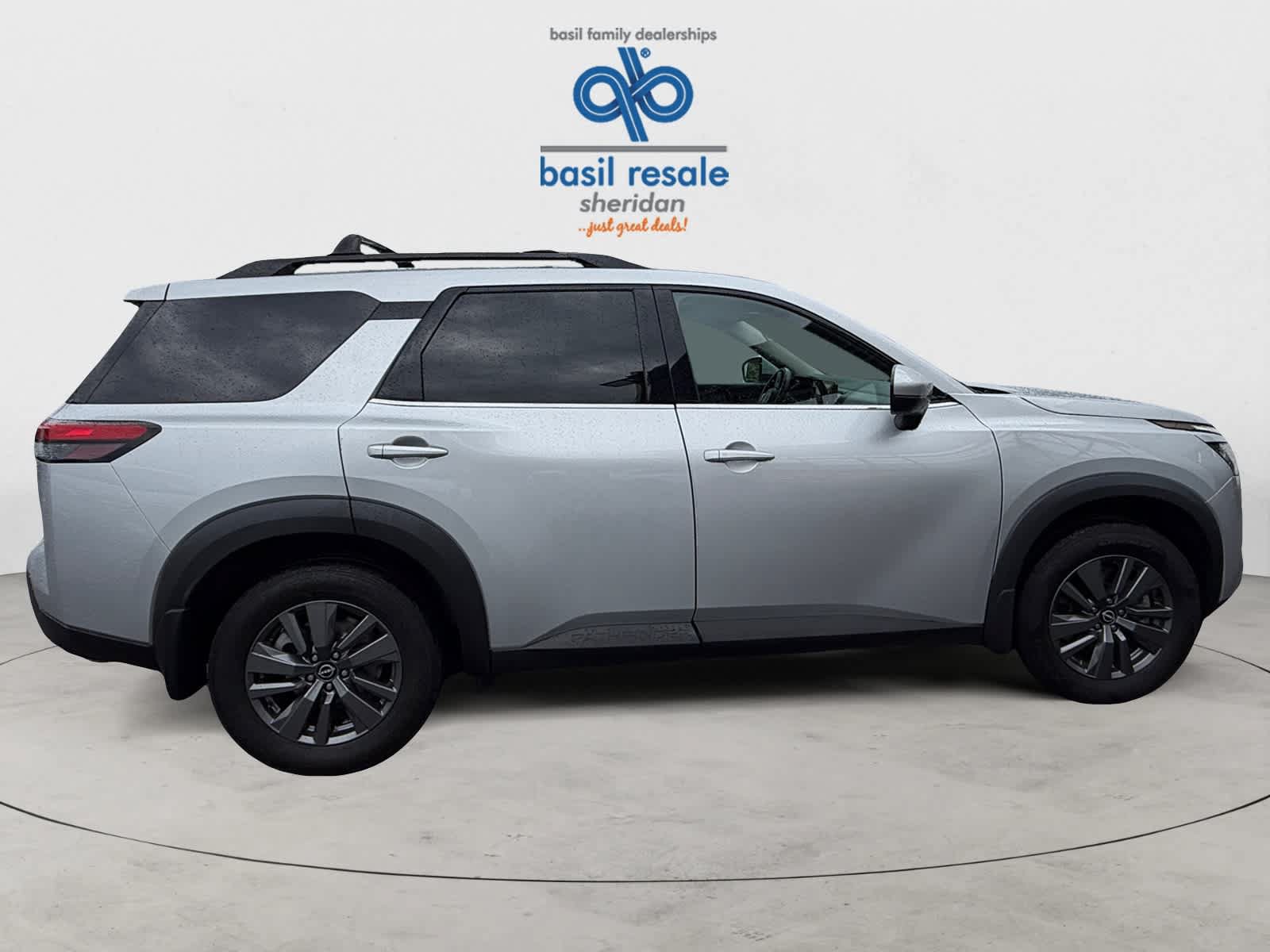 Used 2024 Nissan Pathfinder SV AWD/4WD image 8