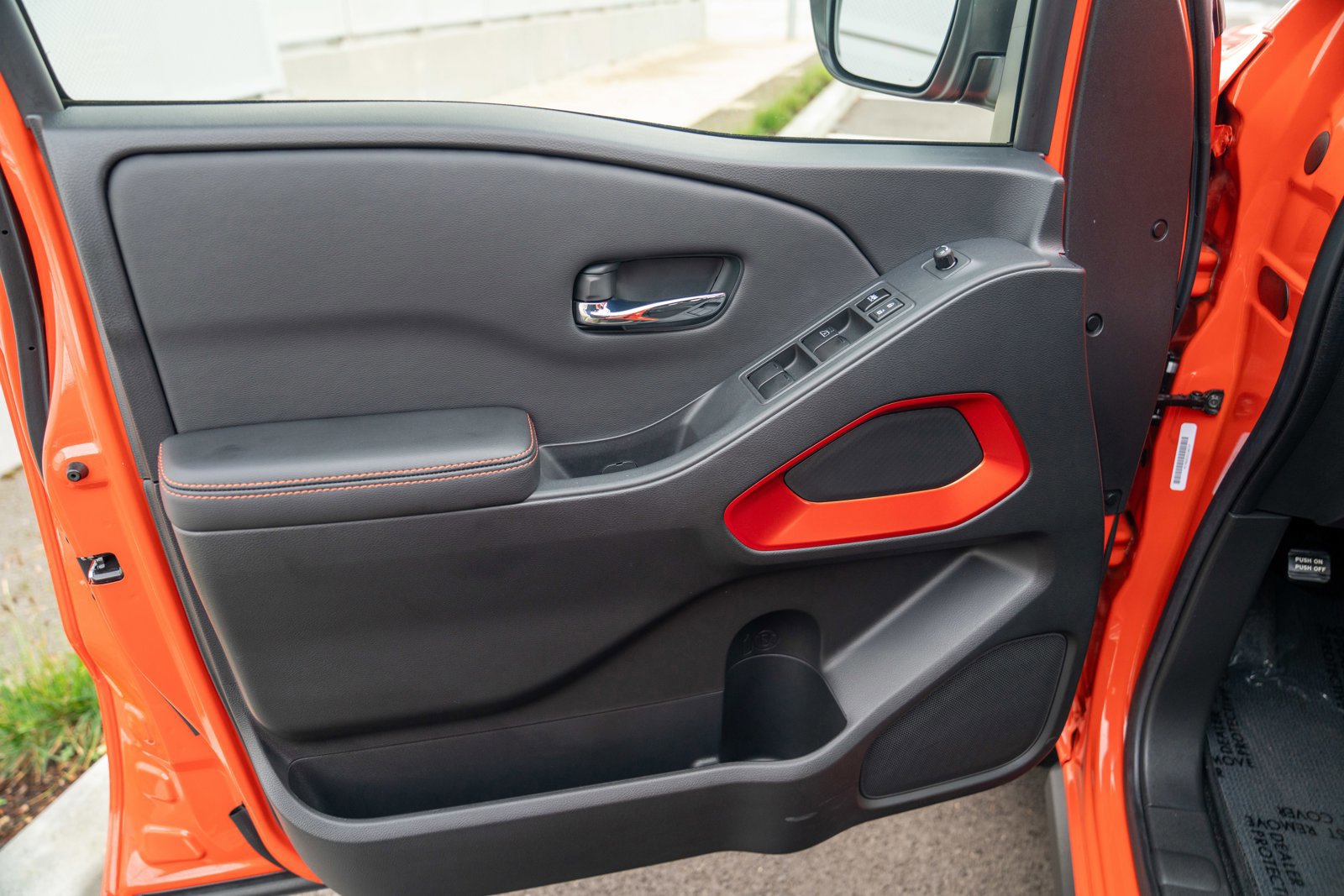 Used 2025 Nissan Frontier PRO-4X image 10