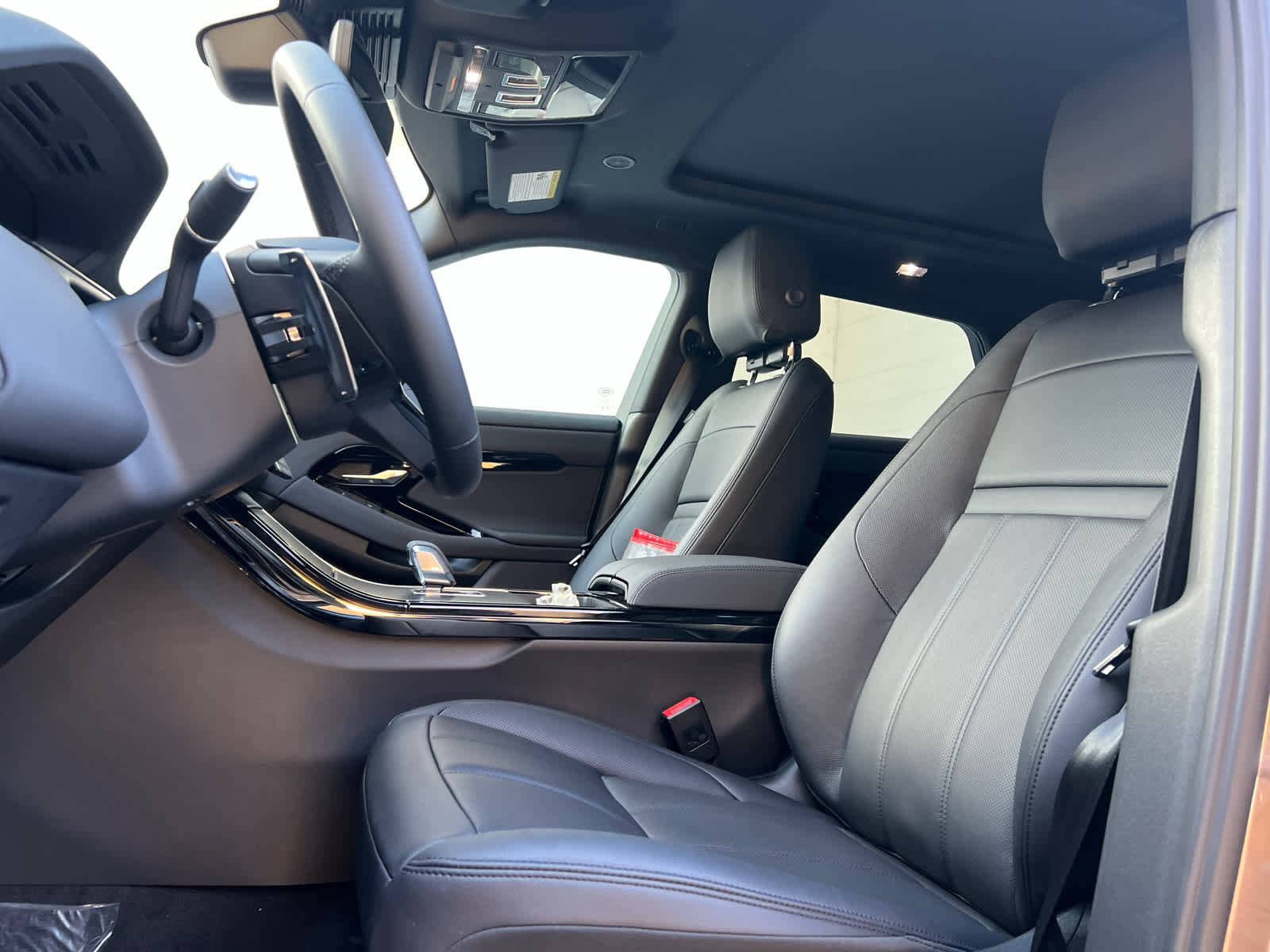 Used 2025 Land Rover Range Rover Evoque Dynamic SE image 13