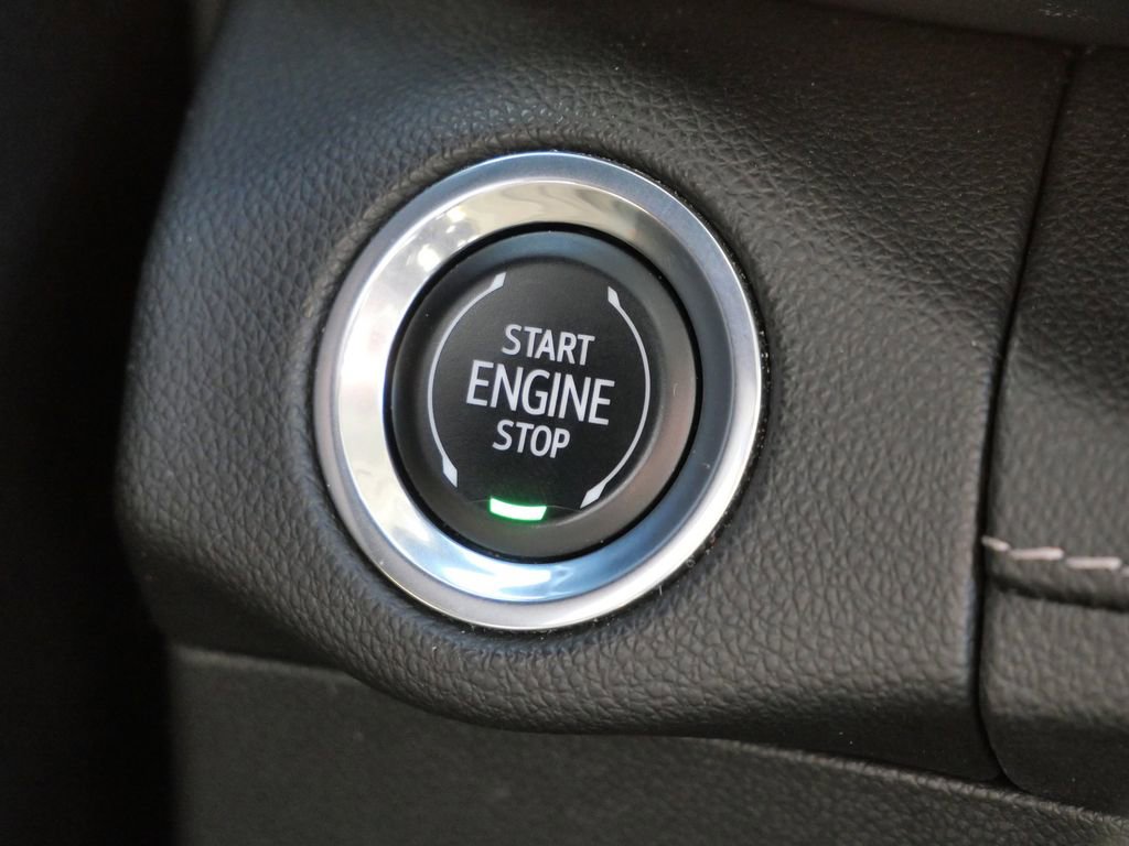 Used 2022 Buick Envision Essence w/ Technology Package I image 44