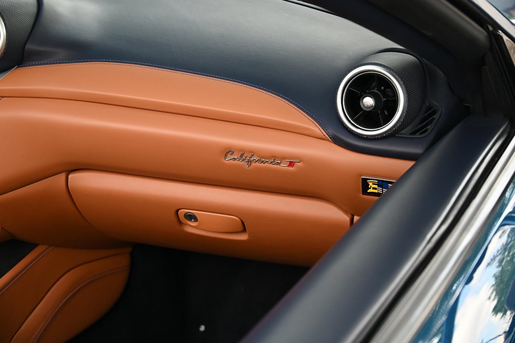 Used 2015 Ferrari California T RWD image 47