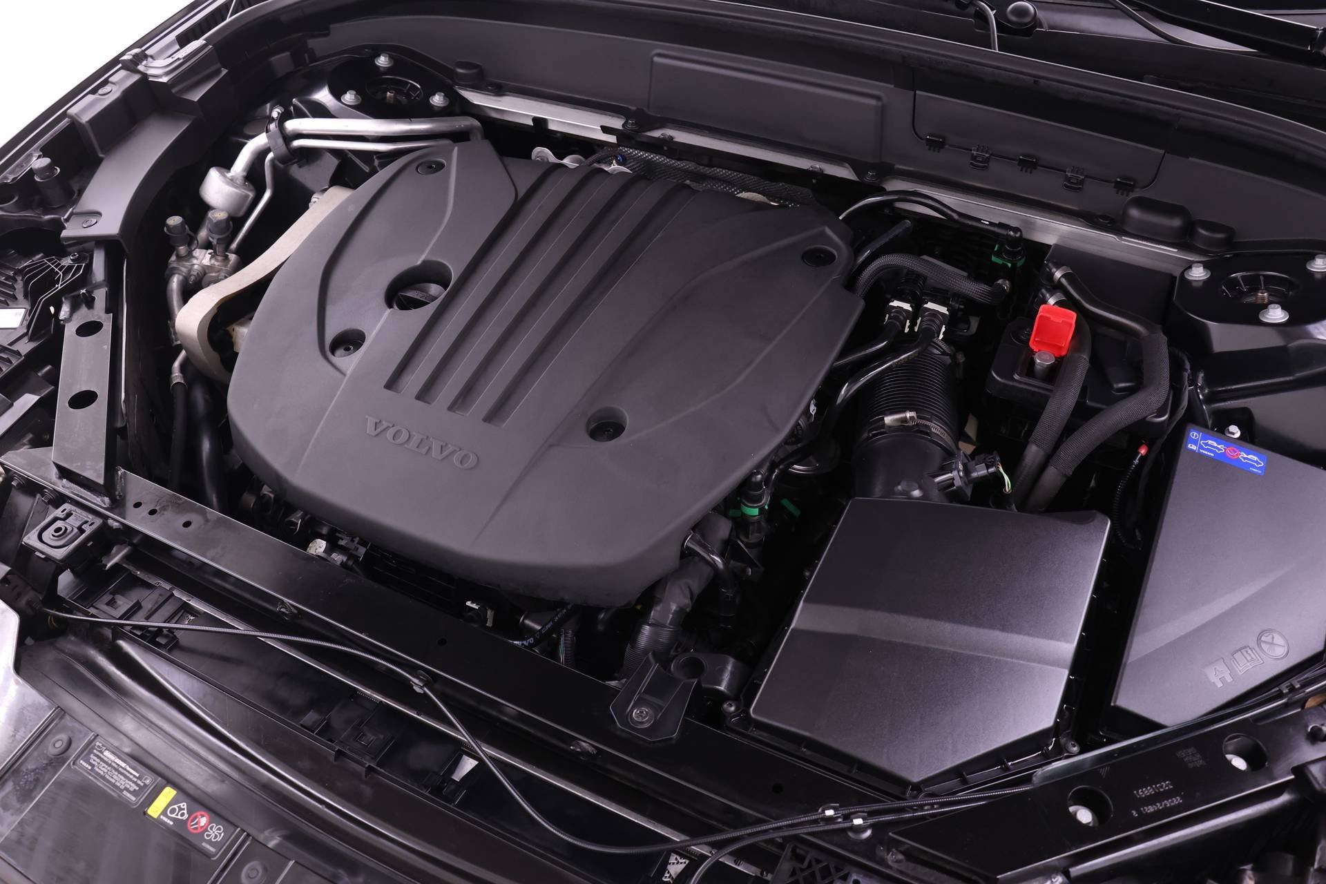 Certified 2025 Volvo XC60 B5 Plus image 23