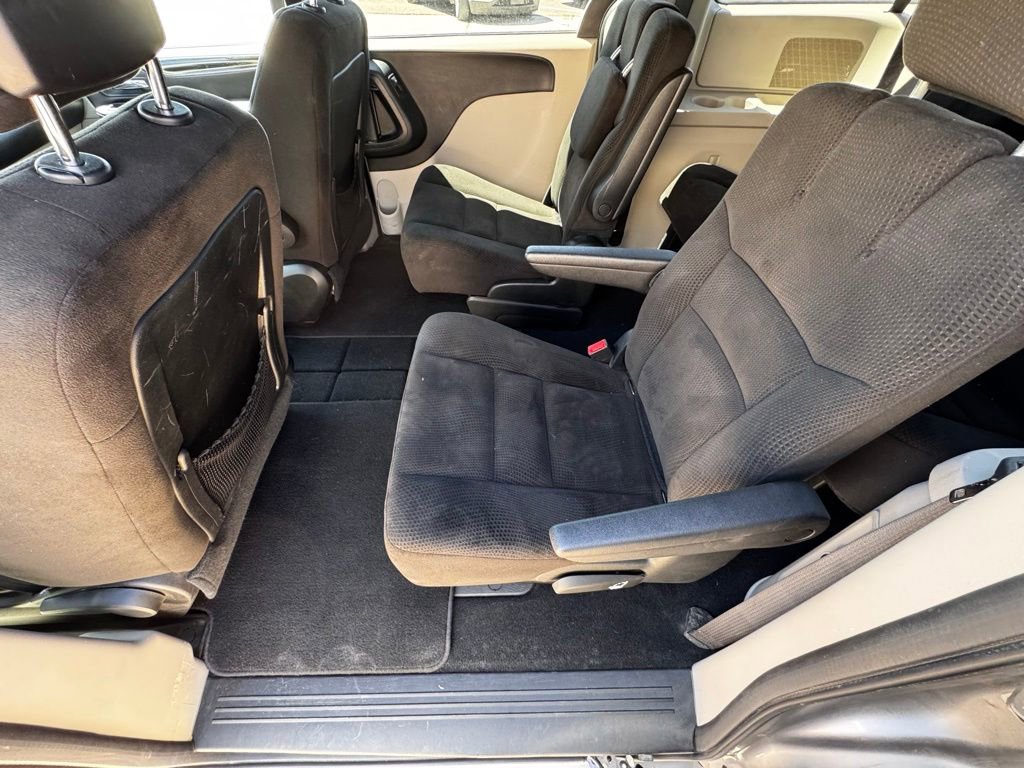 Used 2016 Dodge Grand Caravan SE FWD image 12