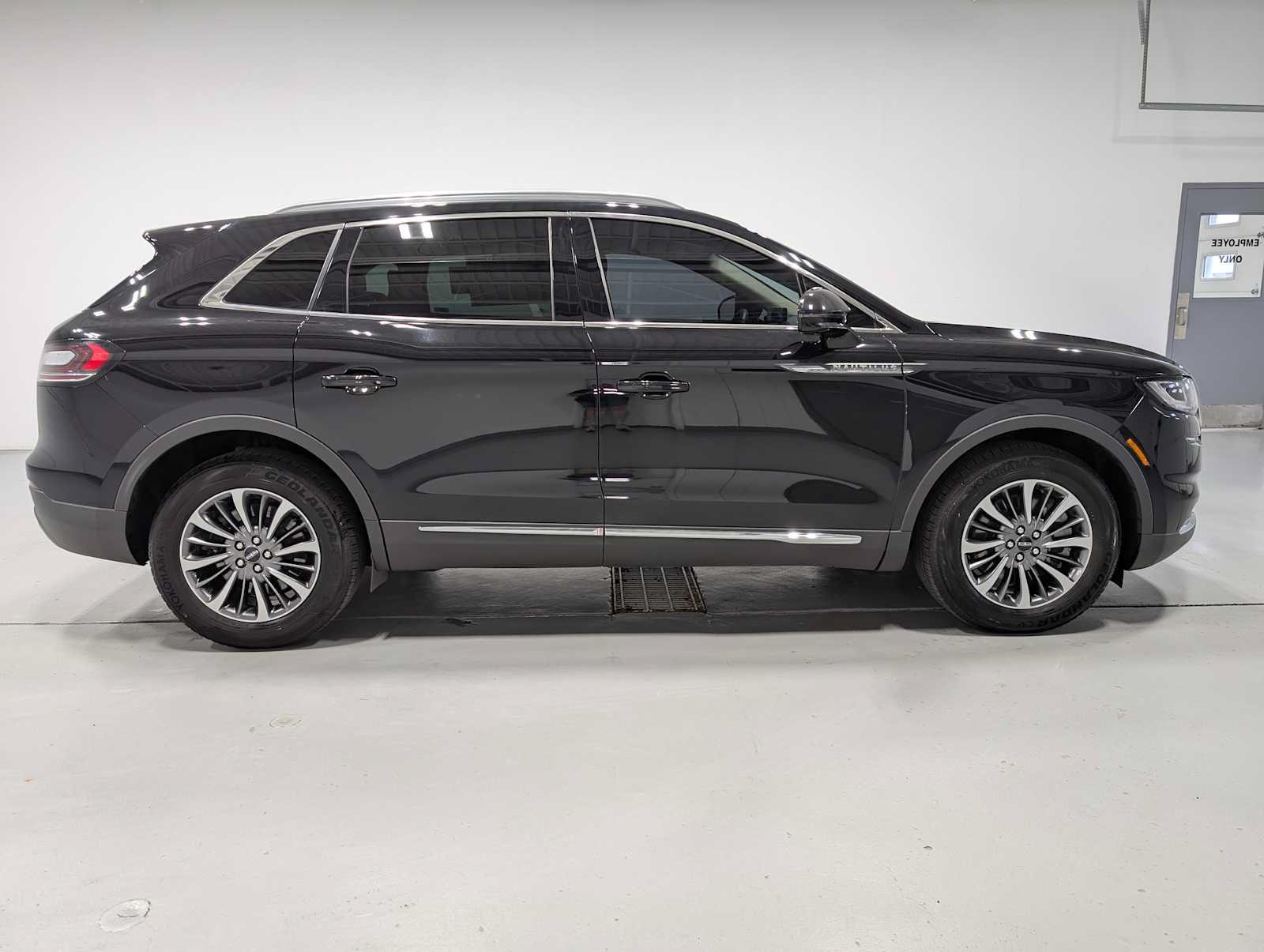 Used 2022 Lincoln Nautilus AWD w/ Premium Package image 8