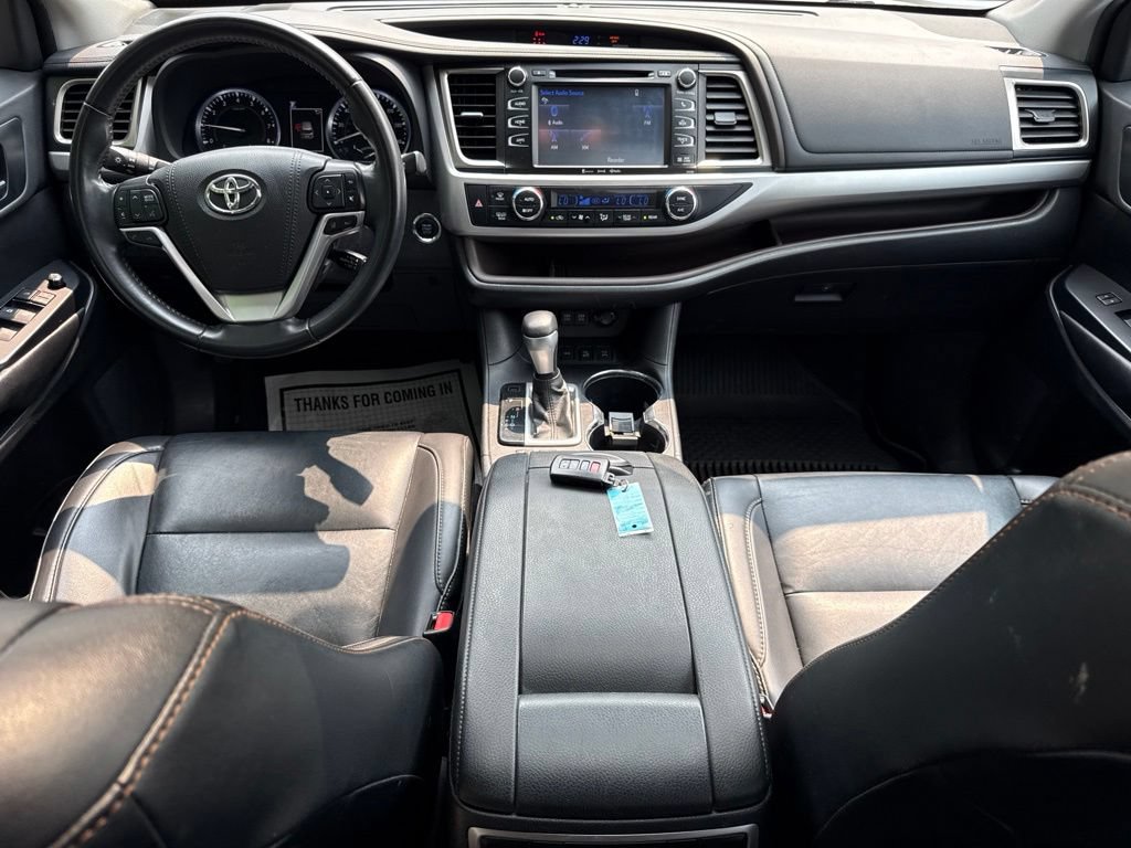 Used 2019 Toyota Highlander XLE AWD/4WD image 18