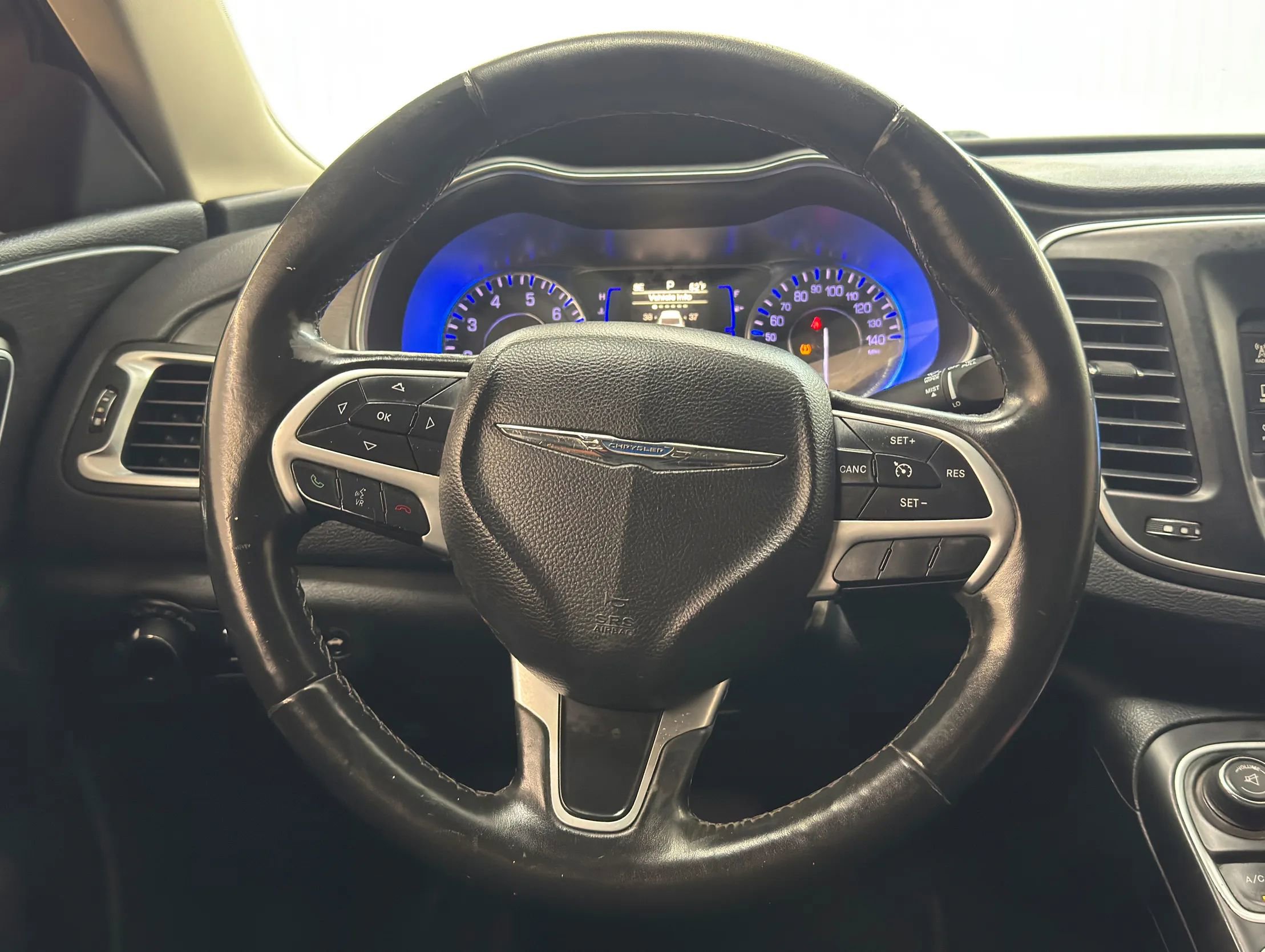 Used 2015 Chrysler 200 Limited w/ Convenience Group image 19