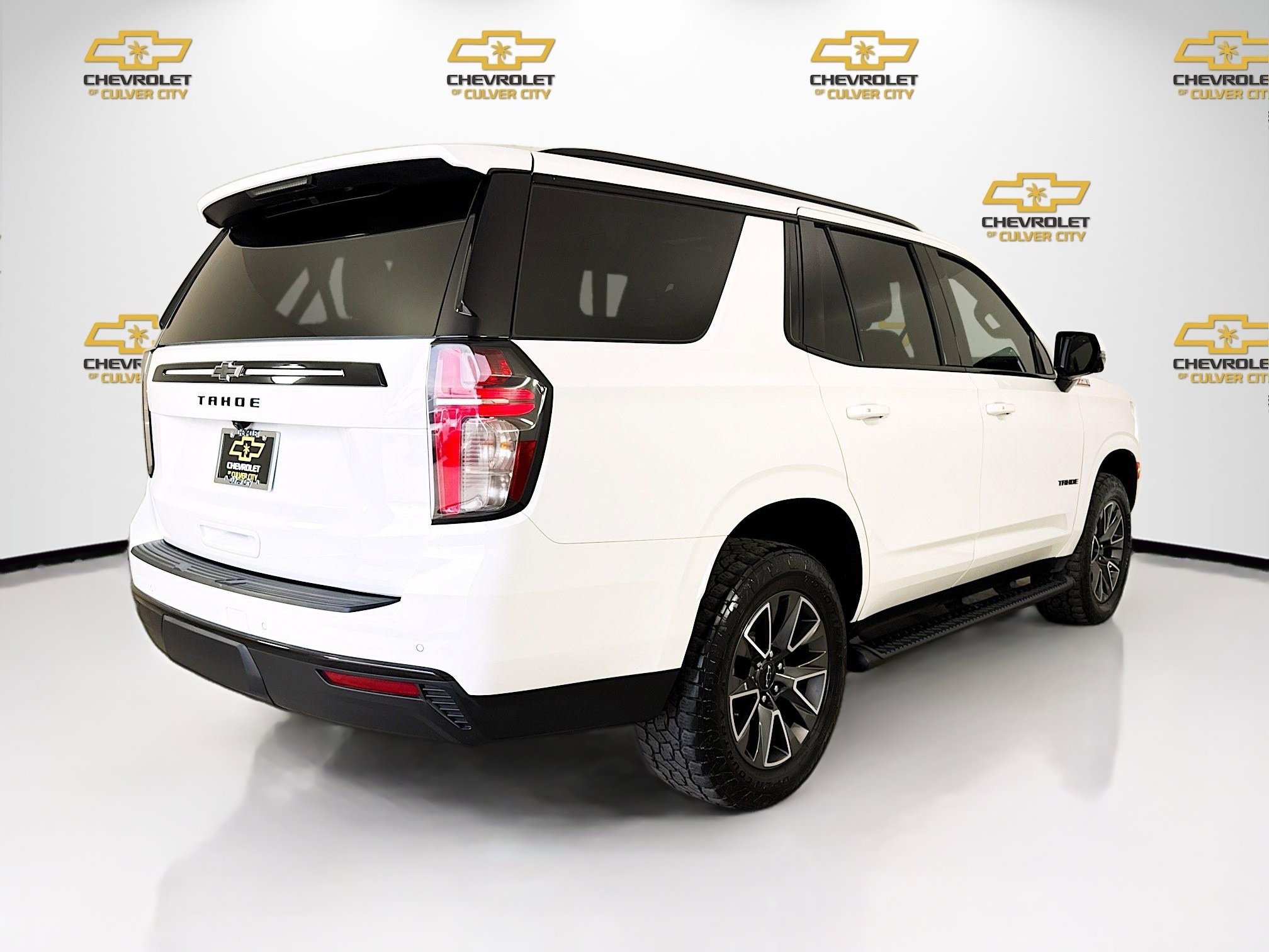 Used 2023 Chevrolet Tahoe Z71 w/ Luxury Package AWD/4WD image 7