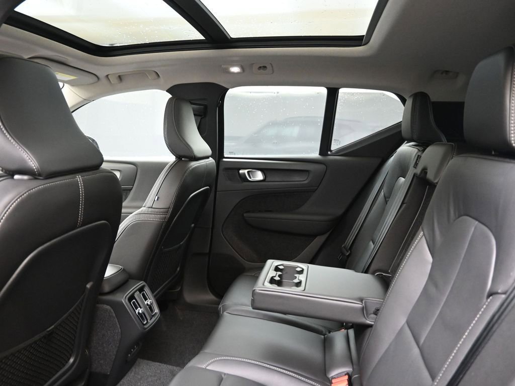 New 2026 Volvo XC40 B5 Ultra w/ Protection Package Premier image 18