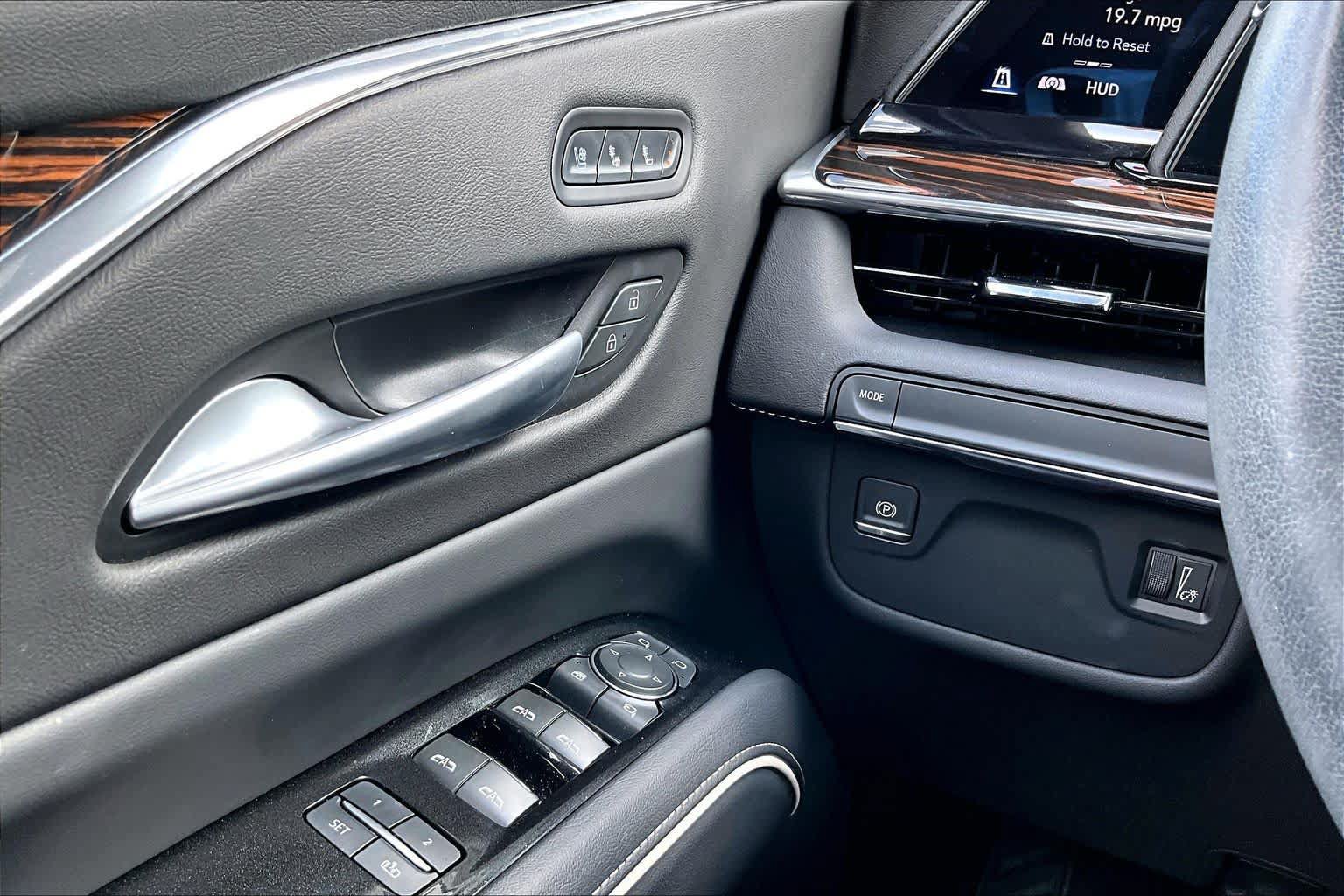 Used 2024 Cadillac Escalade Premium Luxury RWD image 34
