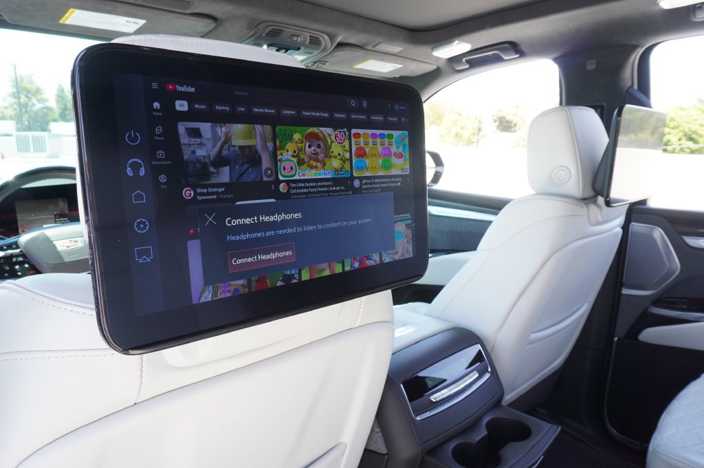 Certified 2025 Cadillac Escalade ESV V AWD/4WD image 14