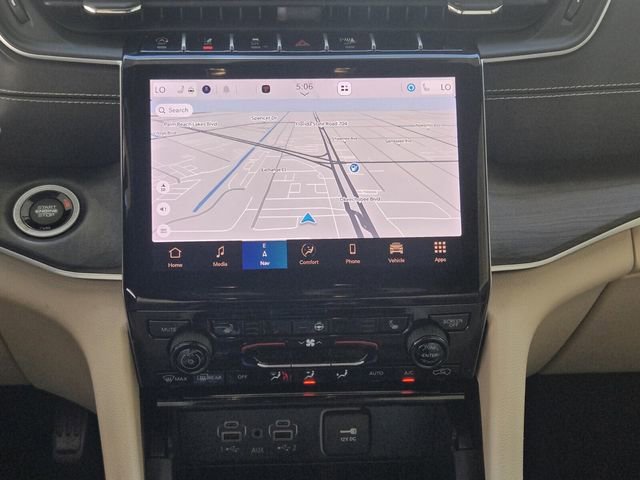 Used 2024 Jeep Grand Cherokee Limited image 20