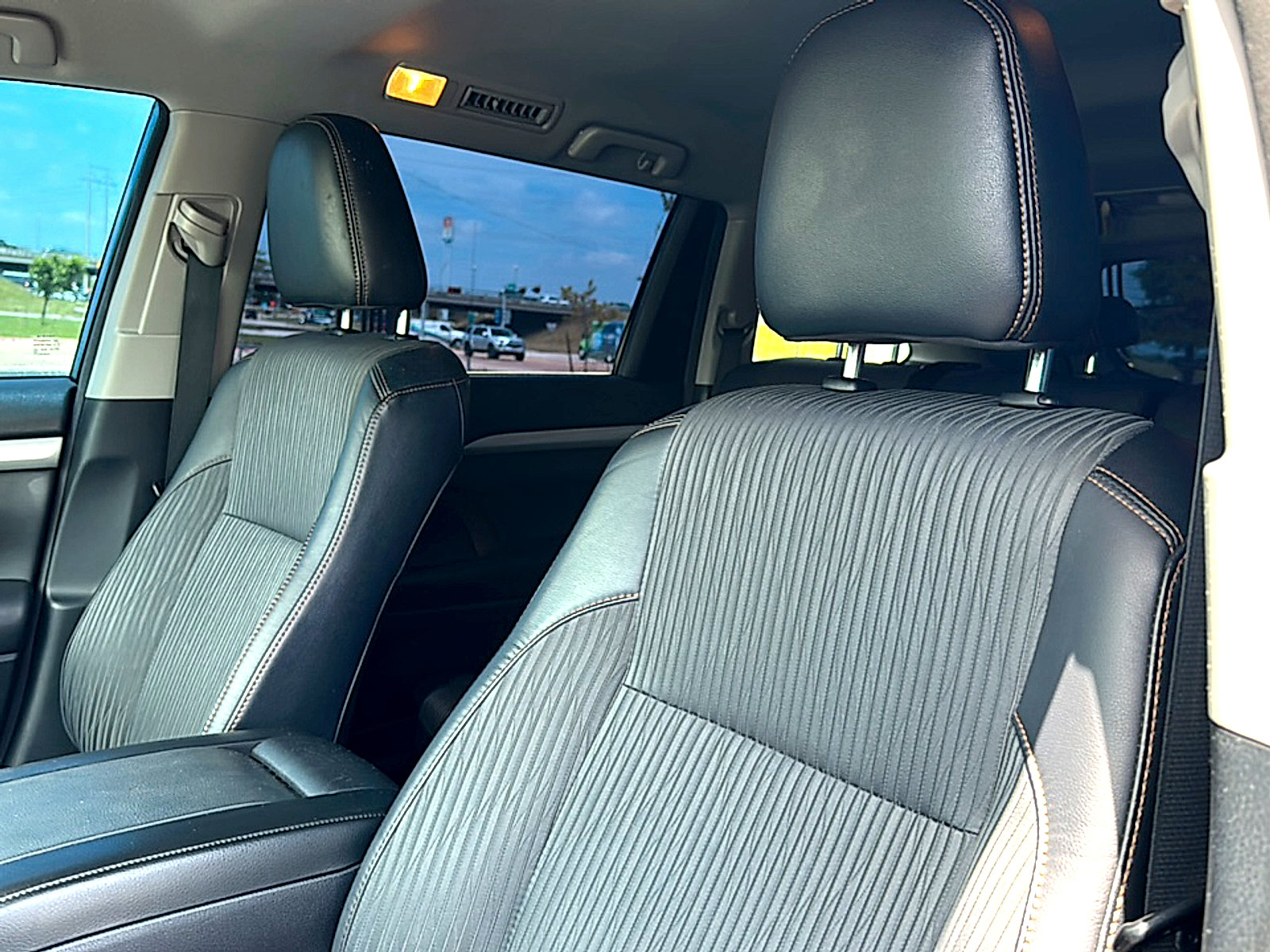 Used 2018 Toyota Highlander Plus FWD image 14