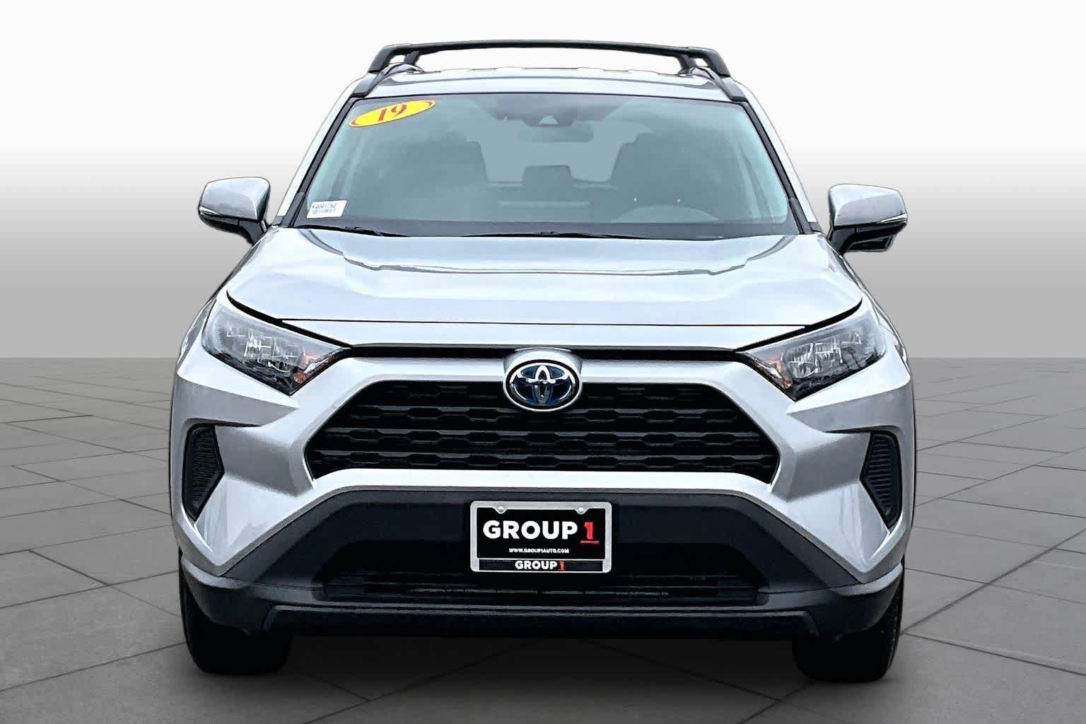 Used 2019 Toyota RAV4 LE w/ Carpet Mat Package AWD/4WD image 3