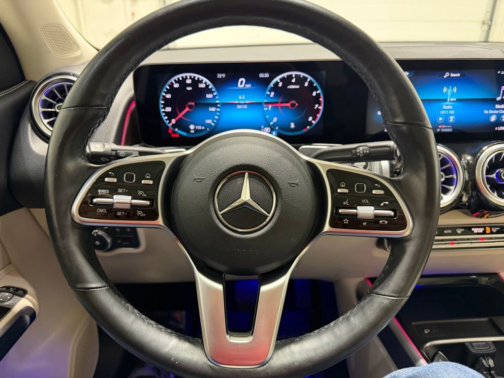 Used 2022 Mercedes-Benz GLB 250 4MATIC w/ Premium Package Lite image 11