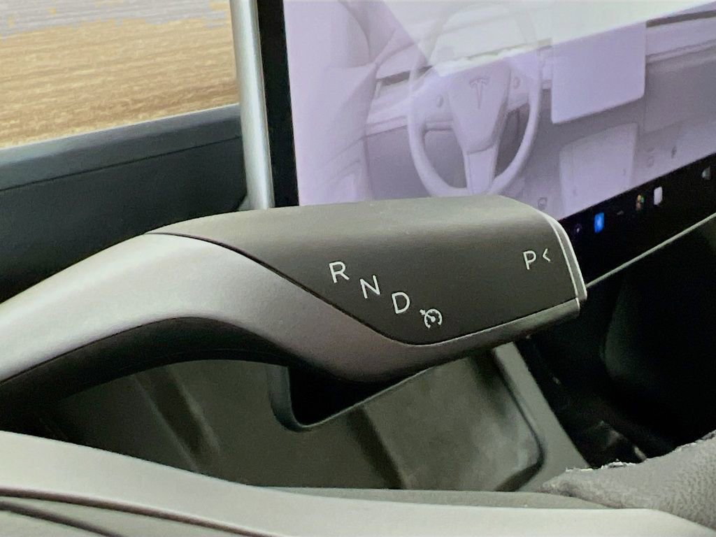 Used 2025 Tesla Model Y Long Range image 17
