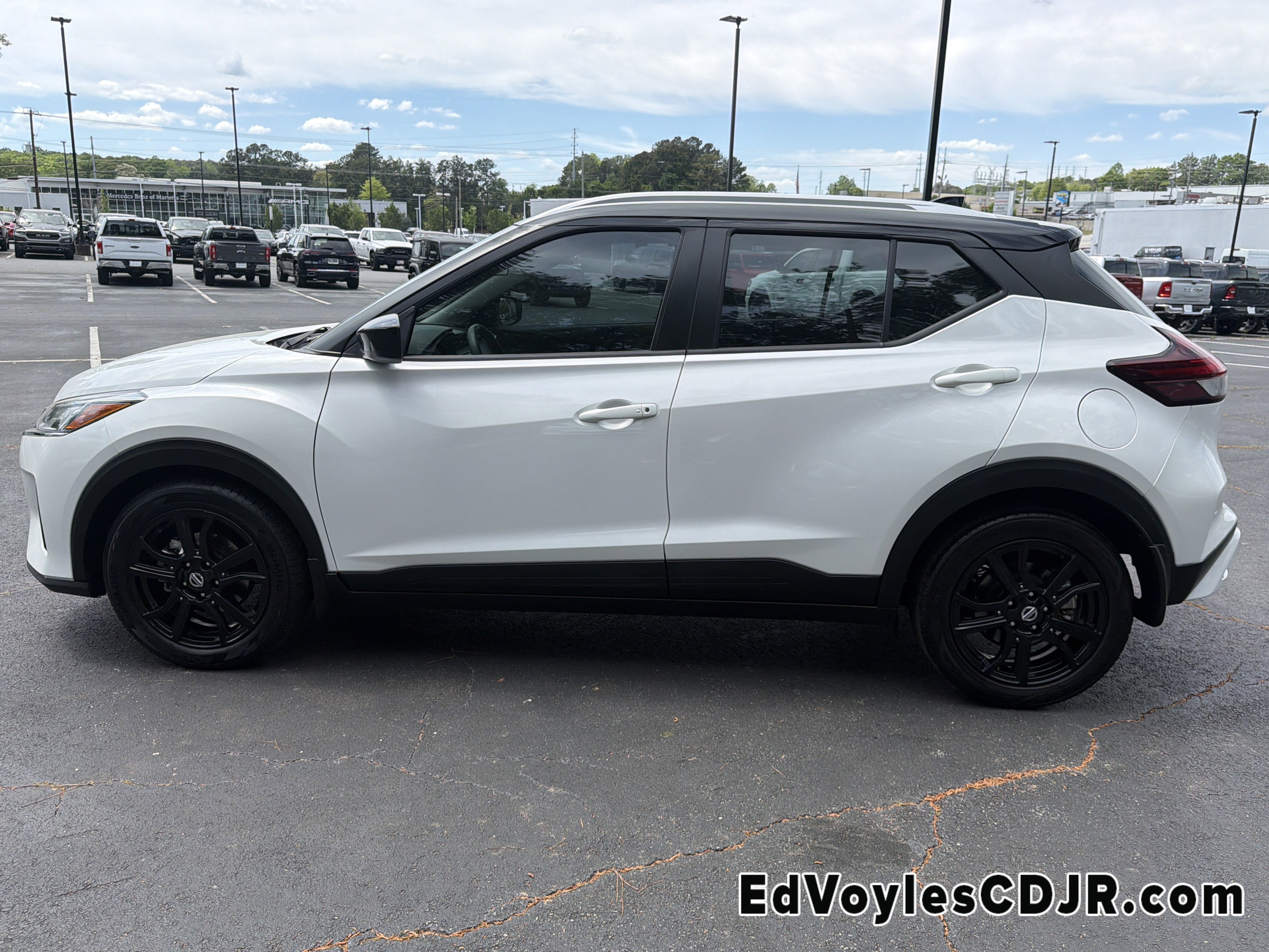 Used 2021 Nissan Kicks SV image 4