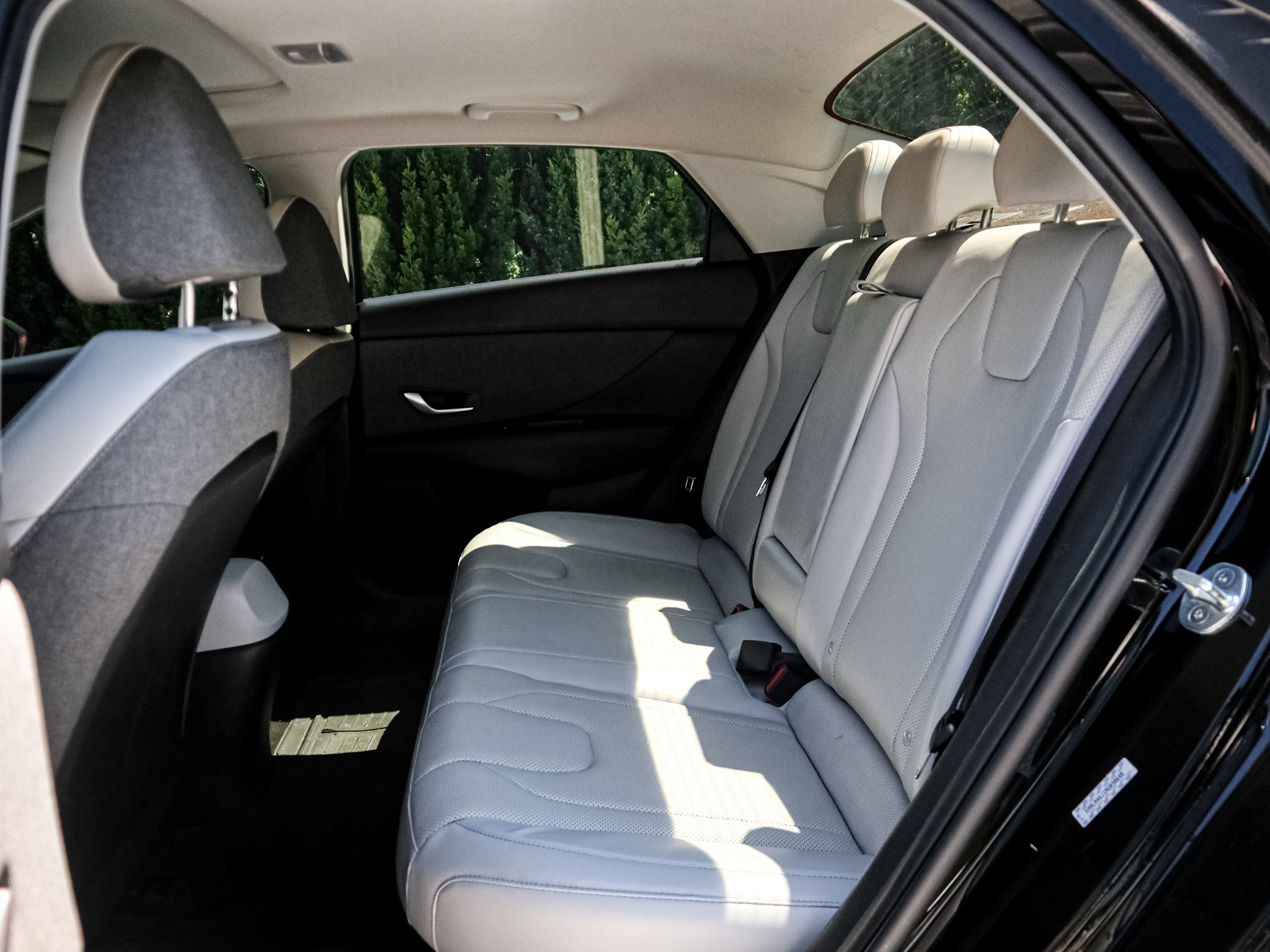 Used 2022 Hyundai Elantra Limited FWD image 8