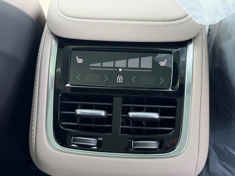 New 2026 Volvo XC90 T8 Ultra w/ Lounge Package AWD/4WD image 9