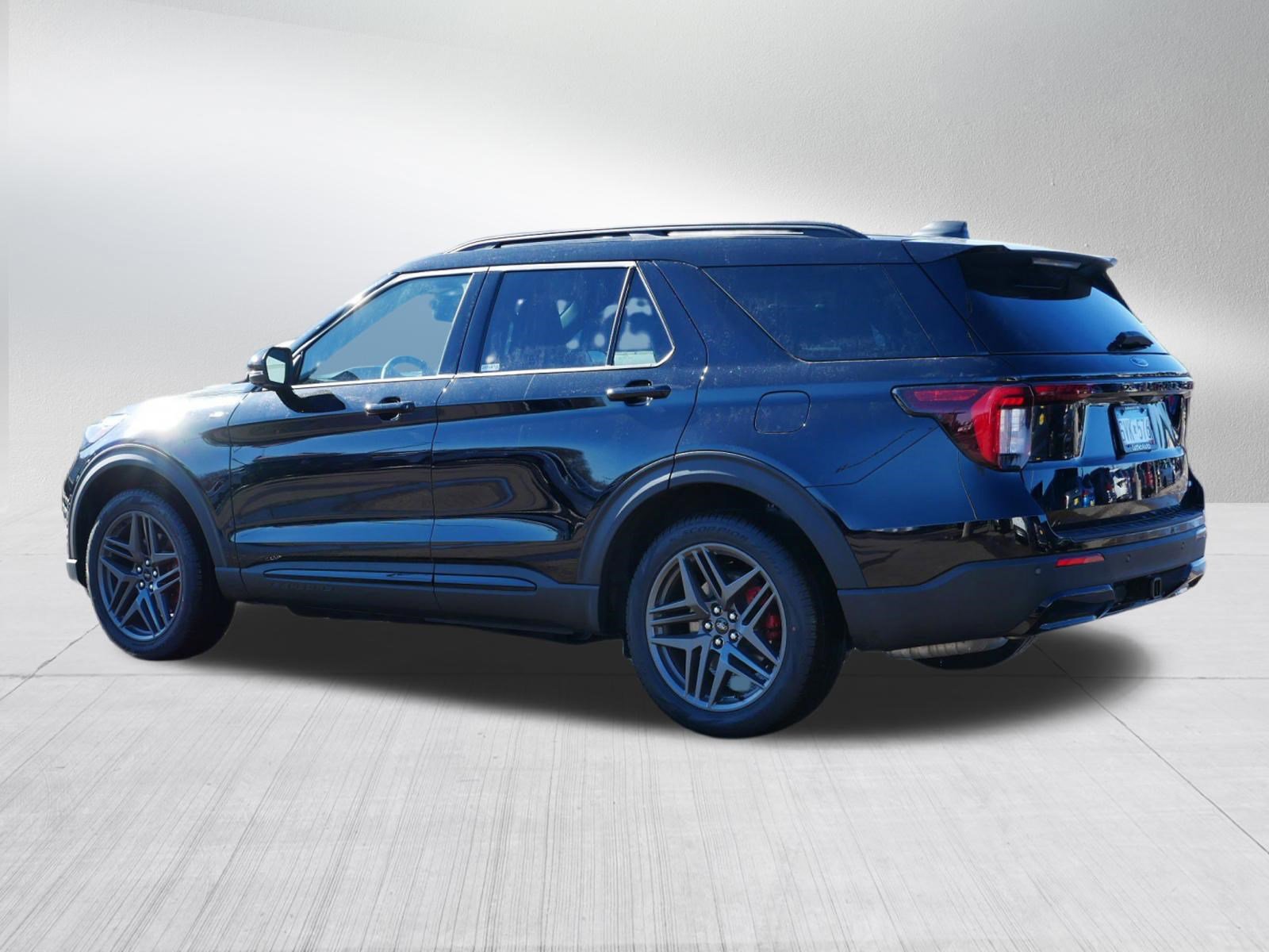 Used 2026 Ford Explorer ST-Line w/ ST-Line Street Pack image 5