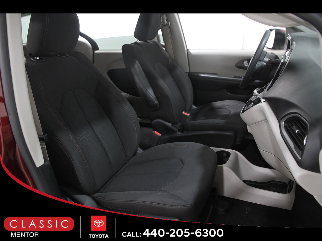 Used 2017 Chrysler Pacifica LX FWD image 18