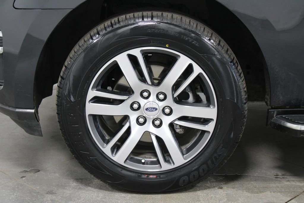 Used 2022 Ford Expedition Max Limited image 19