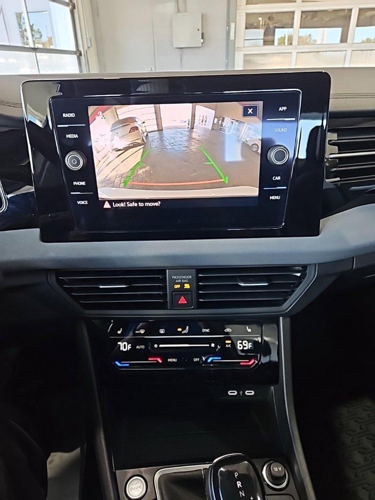 Used 2025 Volkswagen Jetta SE image 30