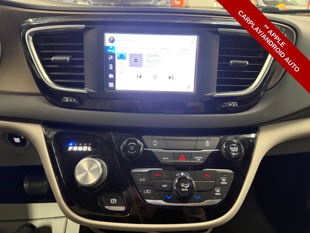 Used 2022 Chrysler Voyager LX FWD image 22