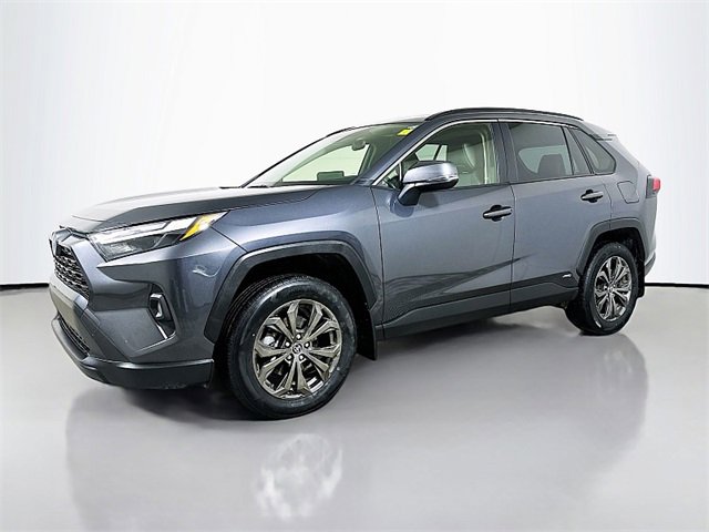 Used 2023 Toyota RAV4 XLE Premium image 3