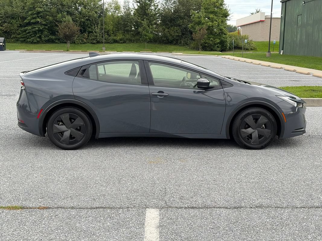 Used 2023 Toyota Prius LE FWD image 9