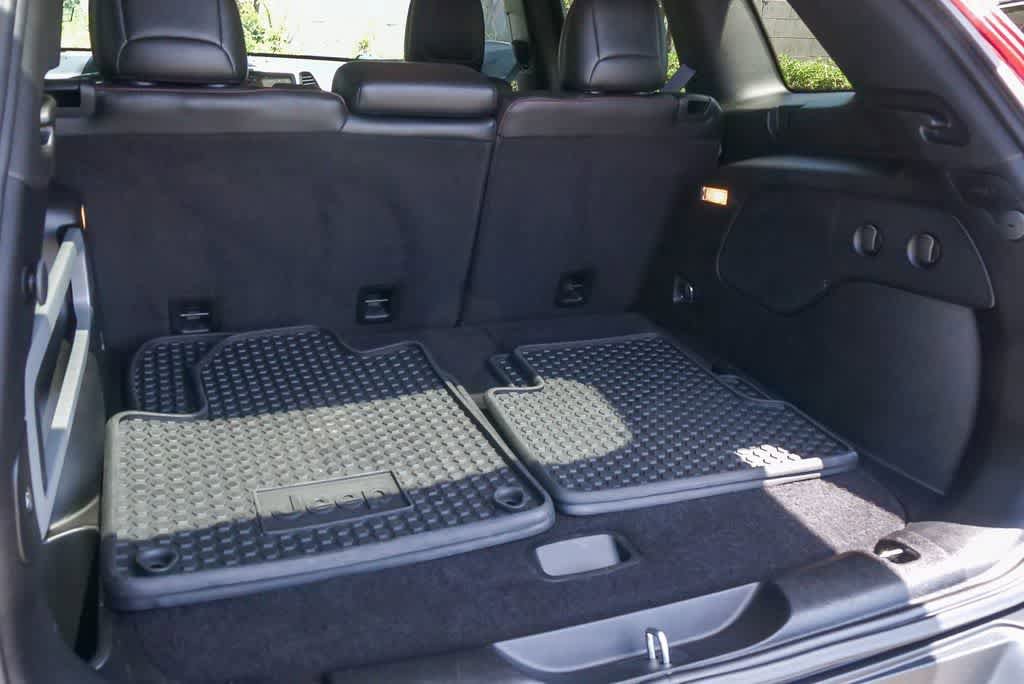 Used 2015 Jeep Cherokee Trailhawk w/ Comfort/Convenience Group AWD/4WD image 23