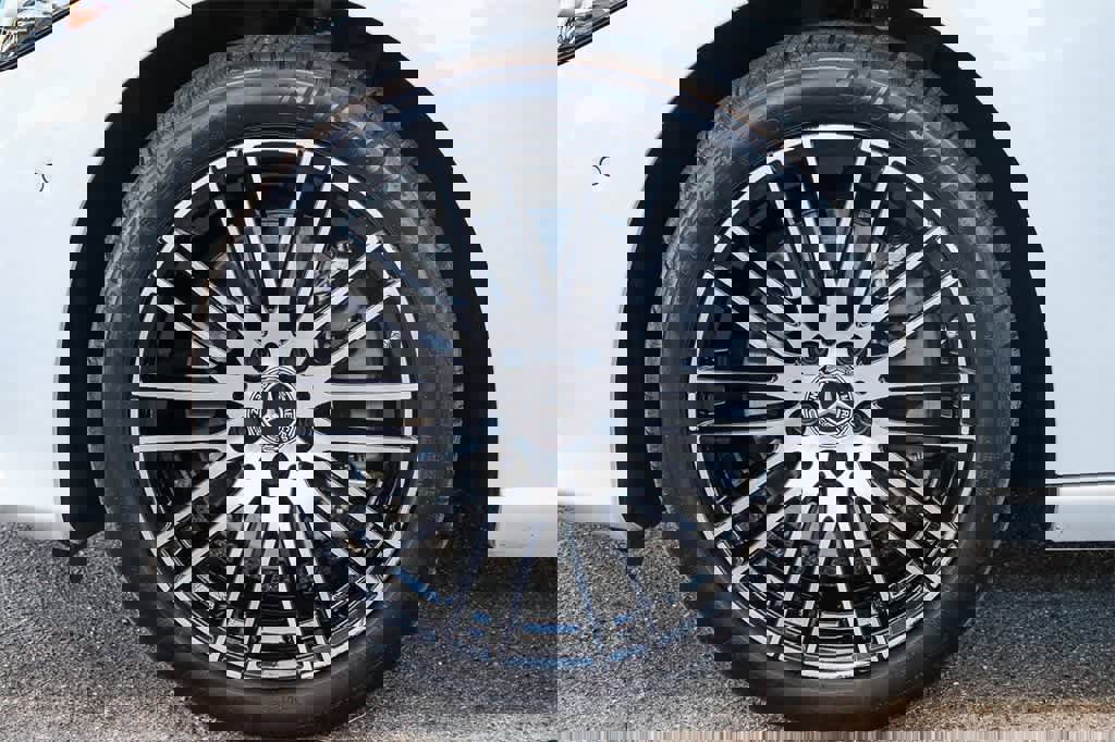 Used 2023 Mercedes-Benz C 300 Sedan image 9