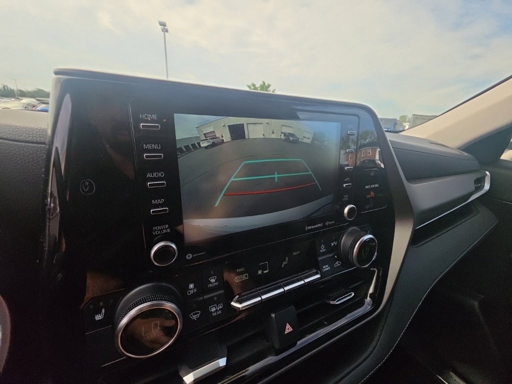 Used 2022 Toyota Highlander XLE AWD/4WD image 20
