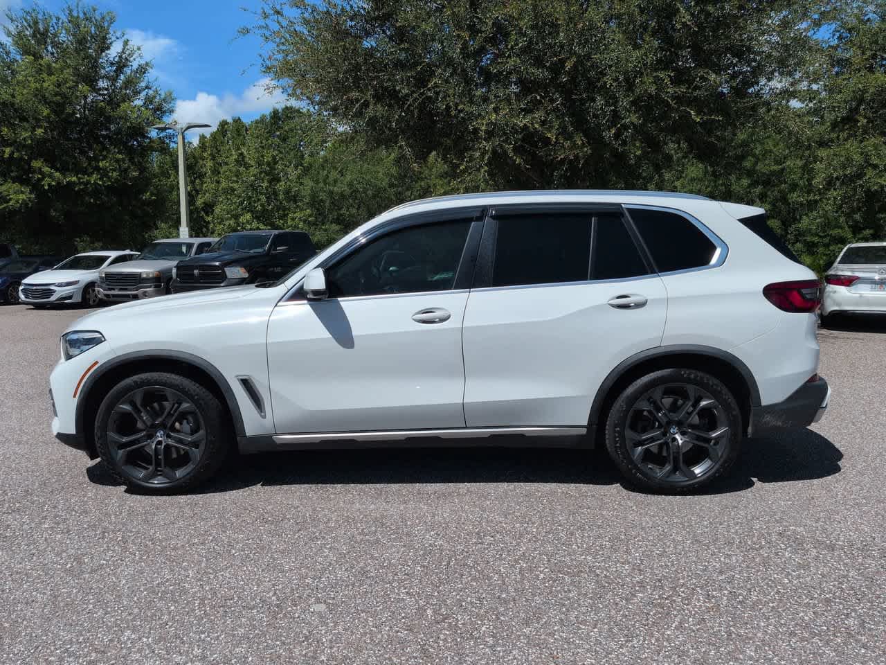 Used 2019 BMW X5 xDrive40i w/ Convenience Package AWD/4WD image 3
