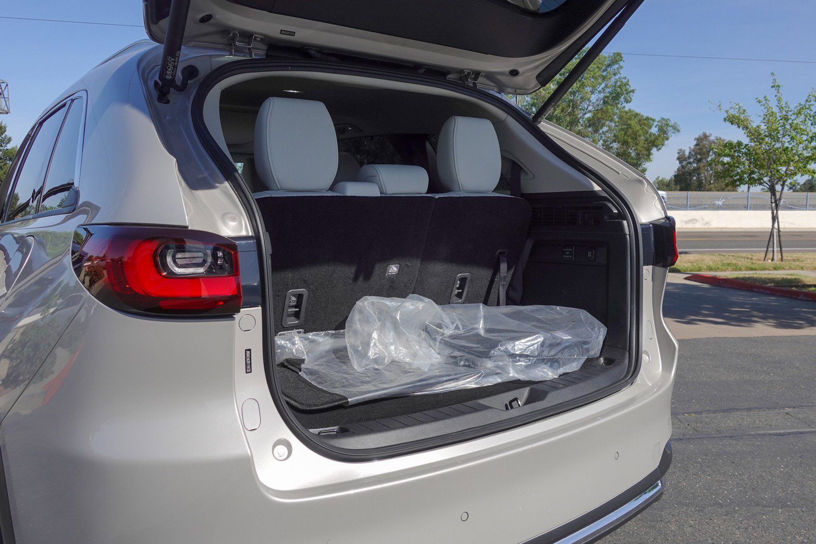 Certified 2024 MAZDA CX-90 Plug-In Hybrid w/ Premium Plus image 24