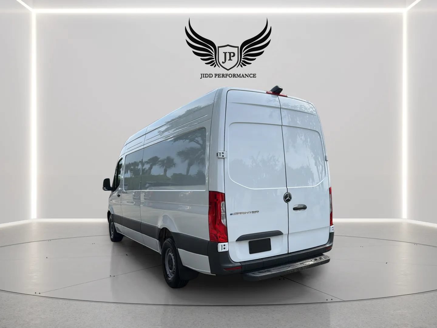 Used 2024 Mercedes-Benz eSprinter 170 Cargo image 10