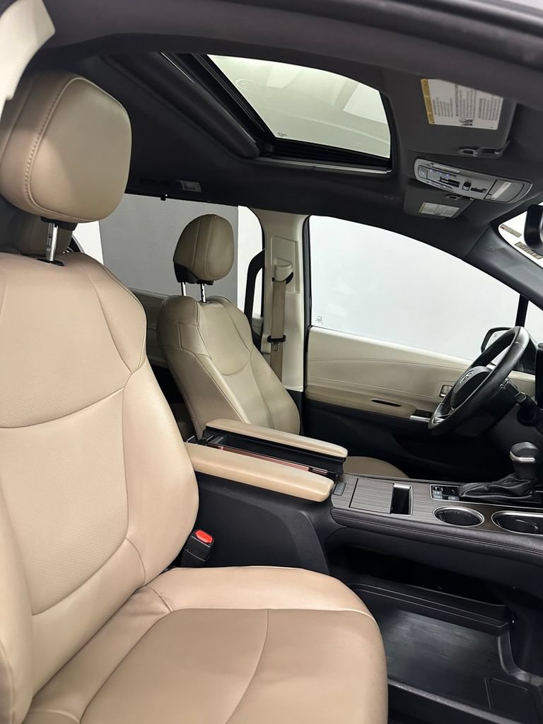 Used 2022 Toyota Sienna XLE w/ XLE Plus Package FWD image 37