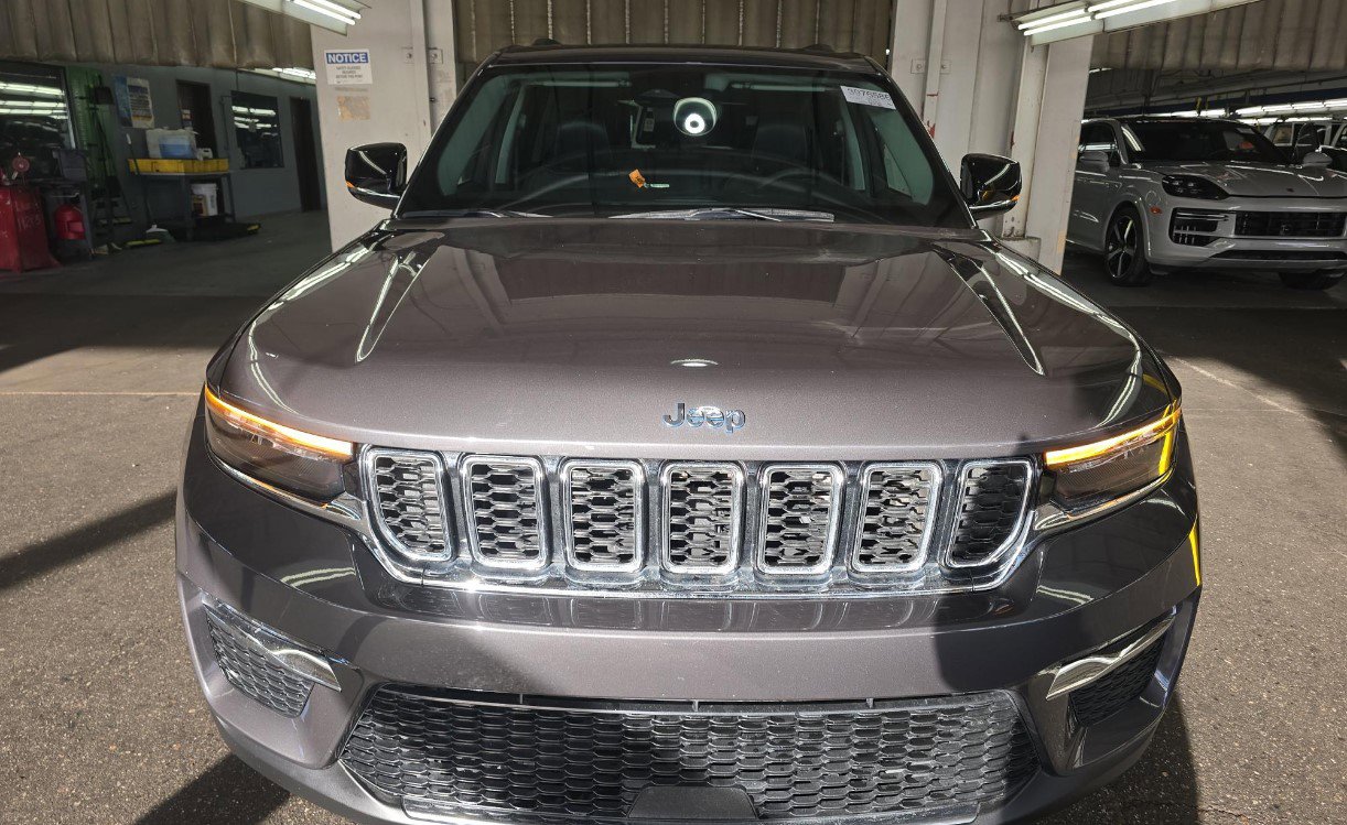 Used 2022 Jeep Grand Cherokee Limited 4xe image 3