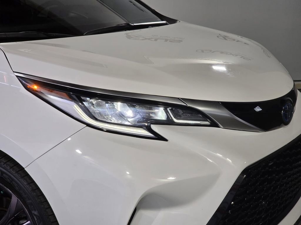 Used 2021 Toyota Sienna XSE image 5