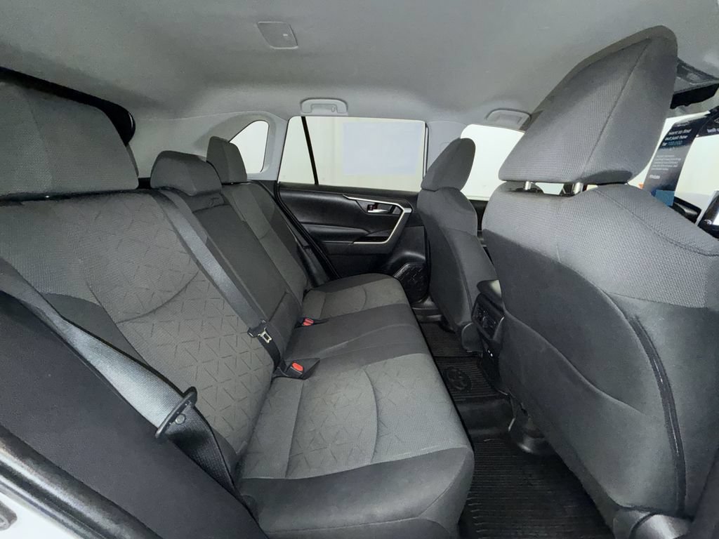 Used 2023 Toyota RAV4 XLE AWD/4WD image 5