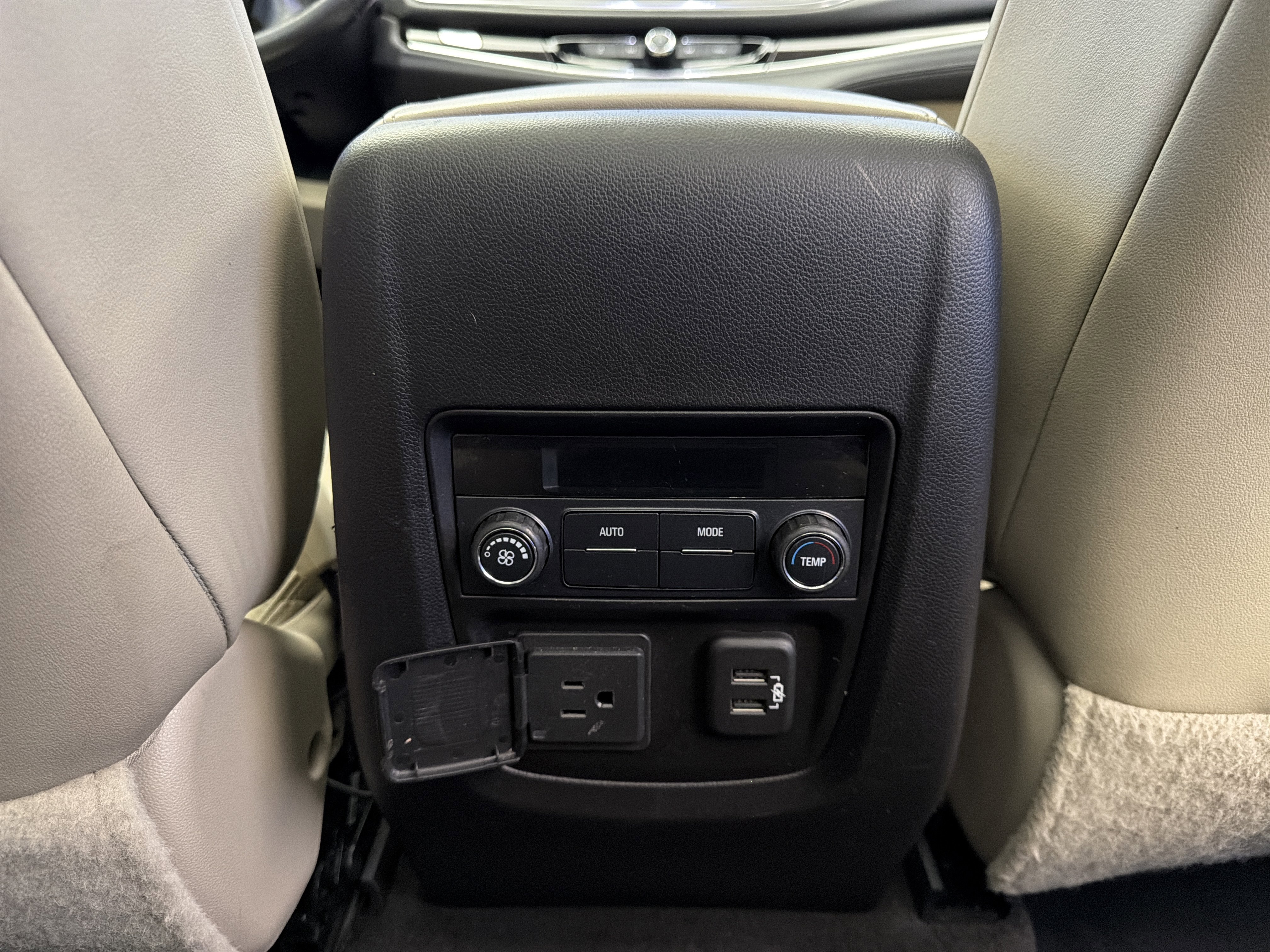 Used 2020 Buick Enclave Essence w/ Sound and Sites Package AWD/4WD image 29